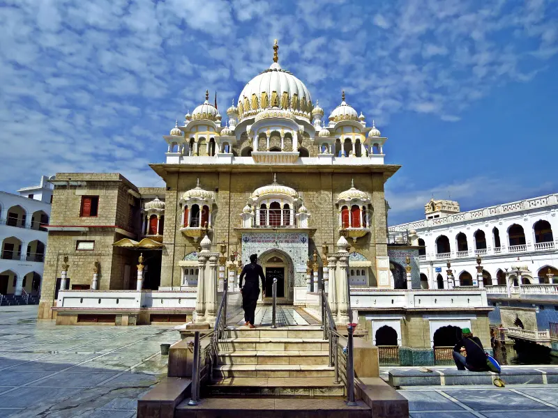 Gurdwara Siri Punja Sahib: Cultural Heritage & Premium Stays Near Islamabad