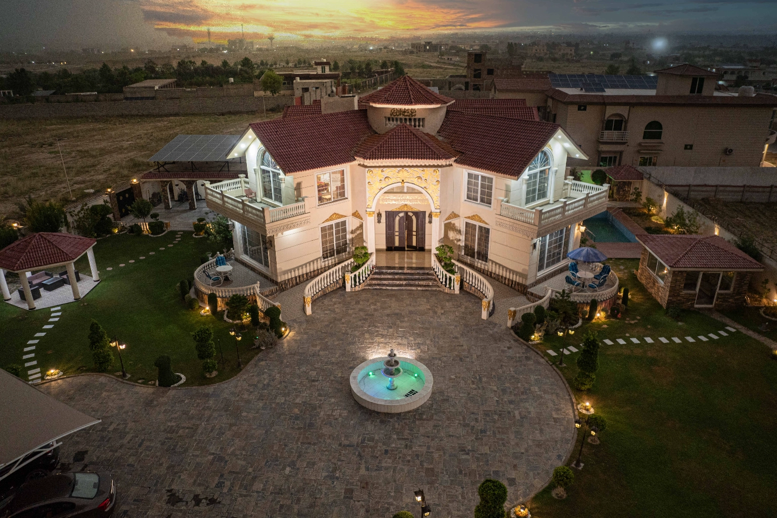 Baby Photoshoot Guide for Parents 2026: Poses, Props & Safety Tips